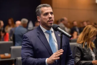 Rodrigo Amorim acusa esquerda de 'defender vagabundo' em embate na Alerj