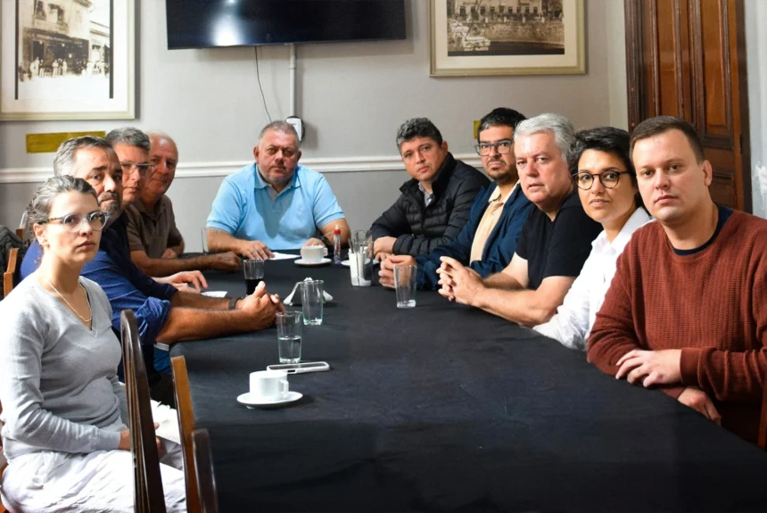 Câmara de Petrópolis discute crise financeira e atrasos salariais