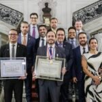 Evento: Entrega da Medalha Pedro Ernesto ao Vereador Carlos Bolsonaro Iniciativa: Ver. Dr. Rogerio Amorim Data: 11/11/2025 Local: Plenário Fotos: Cicero Rodrigues/CMRJ