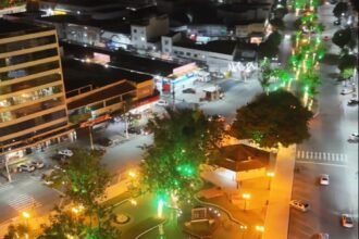 Araruama acende a magia do Natal: luzes, cores e emoção marcam abertura oficial nesta sexta (05)