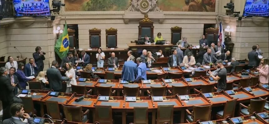 Câmara deve pegar fogo nesta terça com volta da 'lei anti-Oruam' à pauta