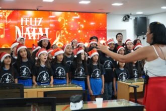 Coral Infantil emociona São Gonçalo com apresentação natalina na Câmara