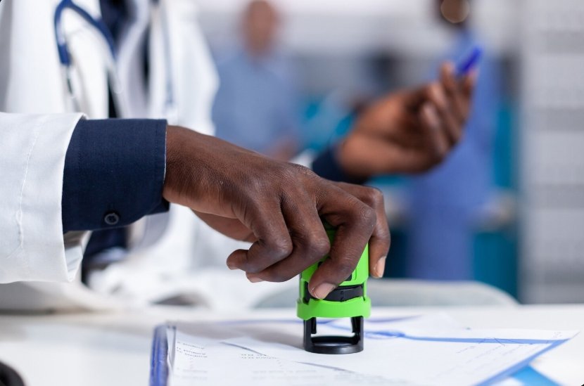 Câmara reage à enxurrada de atestados falsos mirando receituários e carimbos