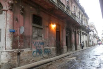 A ilha dos zumbis: Cuba sucumbe ao colapso sanitário e epidemias devastadoras