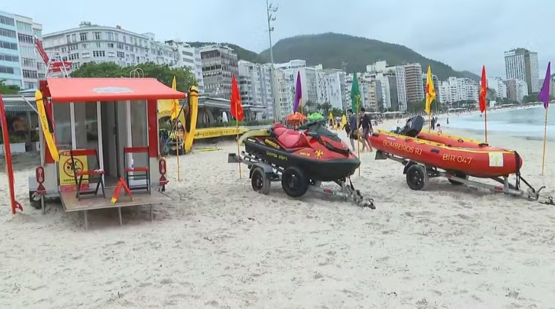 Bombeiros lançam ‘drones falantes’ e quartéis móveis para vigiar praias do Rio
