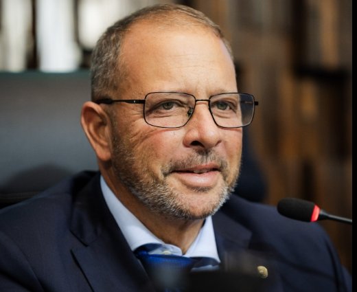 'Botão do pânico': iniciativa de Delaroli vira lei e vai garantir segurança a profissionais da saúde