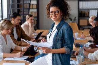 Fim dos estágios? Lei que prevê salário mínimo pode fechar porta de entrada no mercado de trabalho