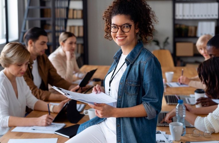 Fim dos estágios? Lei que prevê salário mínimo pode fechar porta de entrada no mercado de trabalho