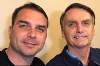 Bolsonaro confirma Flávio para disputa com Lula em 2026: 'Missão de resgatar o Brasil'