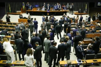 Maioria dos brasileiros ignora alinhamento entre presidente e deputados, confirma pesquisa