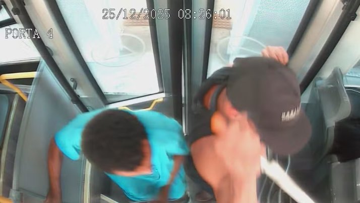 Cadê os direitos humanos? Vídeo mostra passageira negra morta a facada em assalto no BRT