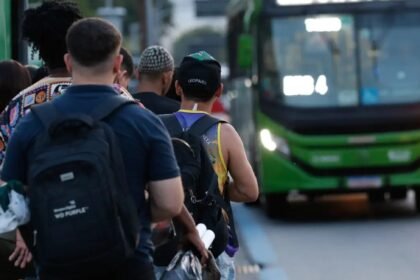 Ônibus quebrados, calor de 40 graus e greve: Prefeitura sobe passagem e garante mais dinheiro aos consórcios