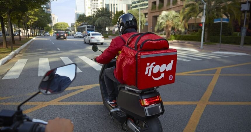 Restaurantes alertam: taxa fixa em debate no Congresso pode inviabilizar o delivery