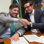 Prefeito interino anuncia mais de R$ 10 milhões para a saúde e cobra melhorias no sinal de telefonia em live de Brasília