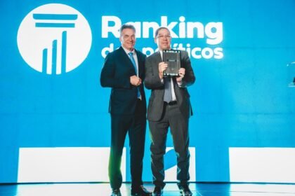 Deputado Altineu recebe o Prêmio Excelência Parlamentar