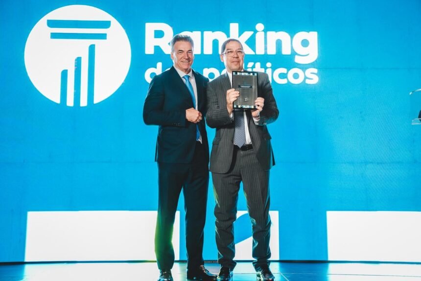 Deputado Altineu recebe o Prêmio Excelência Parlamentar