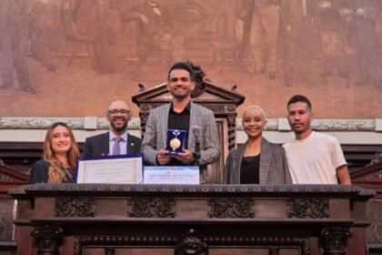 Membro da mesma Igreja de Michelle Bolsonaro, Alexandre Knoploch homenageia o Ministério Atitude com Medalha Tiradentes
