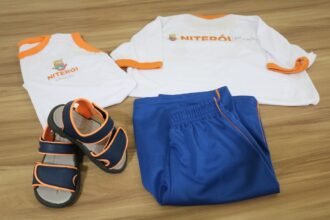 Com histórico de atrasos, Niterói homologa licitação de R$ 37 milhões para uniformes escolares