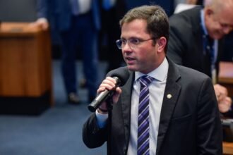 Deputado Sergio Fernandes solicita reforço de blindados, motos e armamento para batalhões da Zona Norte do Rio