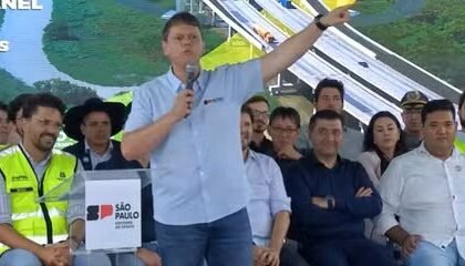 Tarcísio conclama direita a se unir em torno de Flávio Bolsonaro