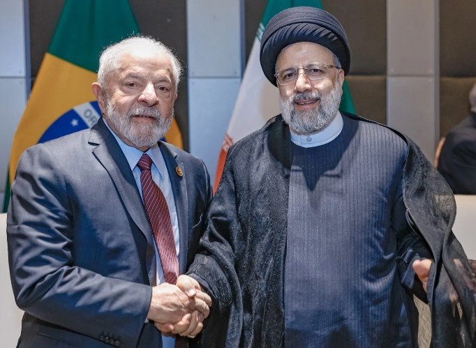 Governo Lula 'abraça' os aiatolás enquanto o Irã massacra seu povo nas ruas