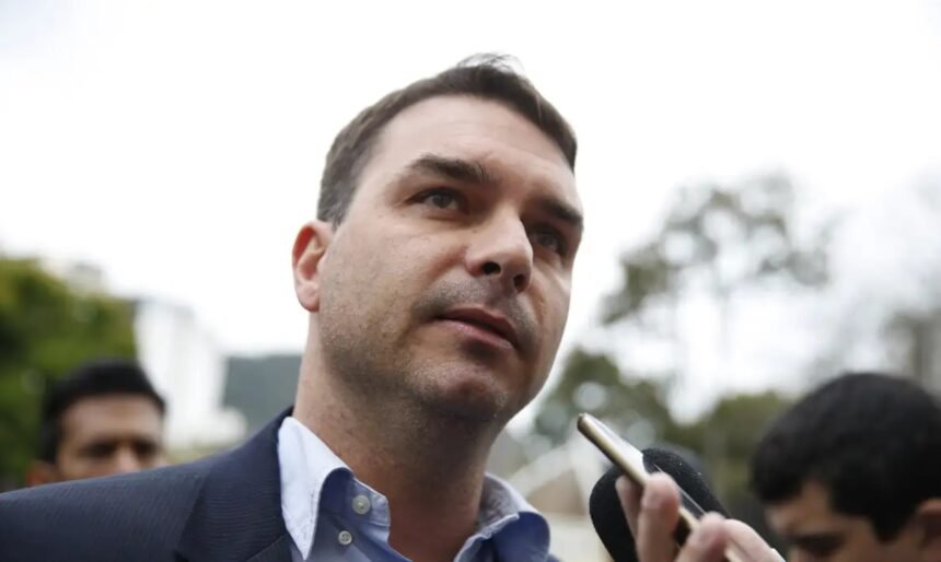 Arrancada fulminante: Flávio Bolsonaro dispara entre bolsonaristas, conquista metade da direita e derruba rejeição