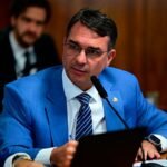 Flávio Bolsonaro dispara dez pontos e ameaça Lula em corrida presidencial