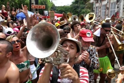 PM mobiliza 1.410 policiais e monta 23 pontos de revista para megablocos no Centro do Rio