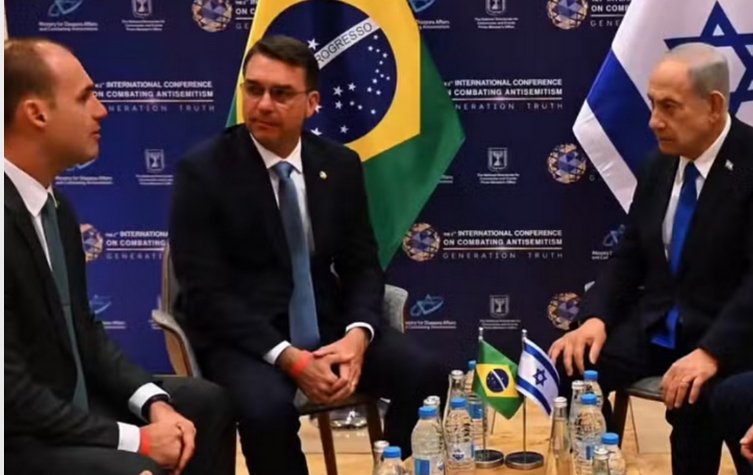 Flávio Bolsonaro promete reatar Brasil-Israel, desafia Lula e recebe bênção de Netanyahu em Jerusalém