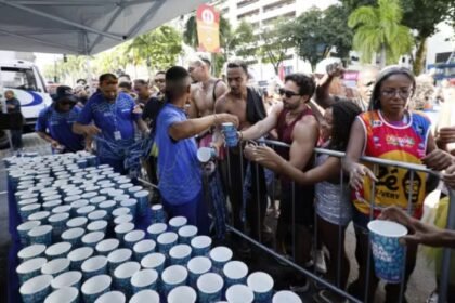 Cedae arma operação de hidratação para o carnaval de rua do Rio