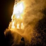 Tragédia e caos na virada: Igreja histórica em chamas e violência transformam Ano-Novo na Holanda em noite de terror