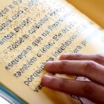 Alerj cobra explicações do MEC sobre governo Lula deixar 45 mil estudantes cegos sem livros em braile