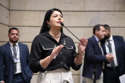 A vereadora do Rio Alana Passos (PL), durante discurso na abertura do ano legislativo na Câmara (Divulgação/Renan Olaz/CMRJ)