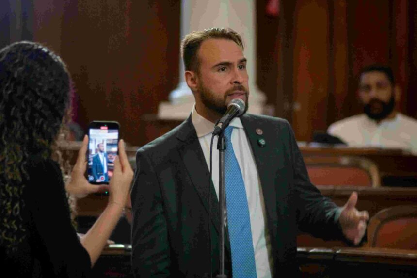 Vereador protocola notícia-crime contra Acadêmicos de Niterói por possível intolerância religiosa