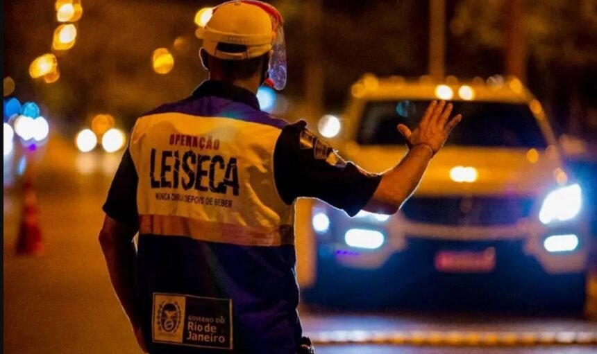Lei Seca terá 50 blitzes no Carnaval e vai fiscalizar motoristas de carros alegóricos