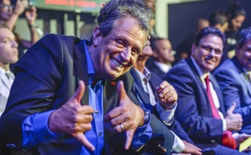 Medalha Tiradentes para o presidente do Flamengo