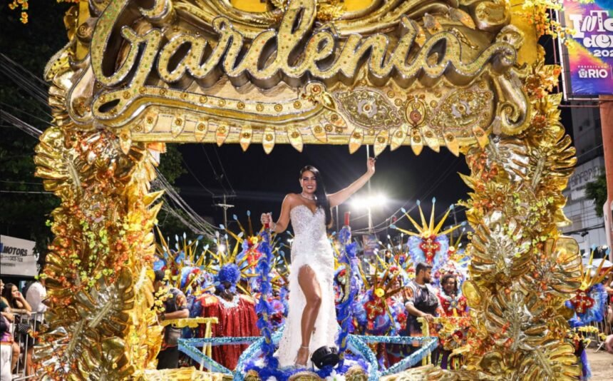 Do Sertão ao Estrelato: Gardênia Cavalcanti emociona no desfile da Tradição