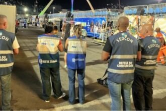 Fiscalização do Procon-RJ na Sapucaí interdita camarotes e apreende bebidas falsificadas