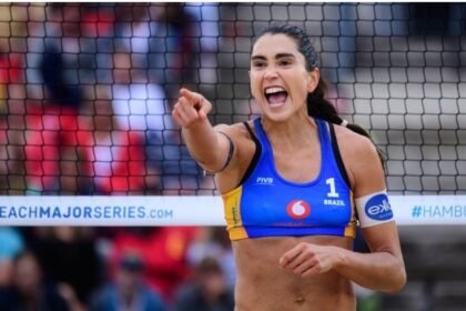 Do samba à areia: Carol Solberg repete Acadêmicos de Niterói e é suspensa de Mundial