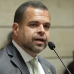 Vereador Poubel repudia Paes e chama prefeito de fanfarrão