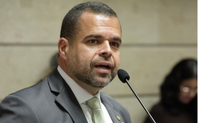 Vereador Poubel repudia Paes e chama prefeito de fanfarrão