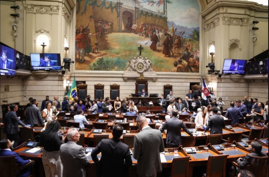 Clima quente na Câmara: Eduardo Paes e Pedro Duarte sob vaias em debate sobre concessão de praças
