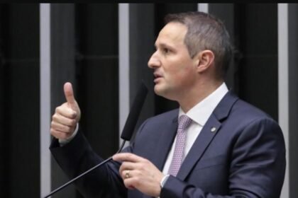 Sob pressão eleitoral, base de Lula recua e Câmara aprova PL Antifacção com penas mais duras