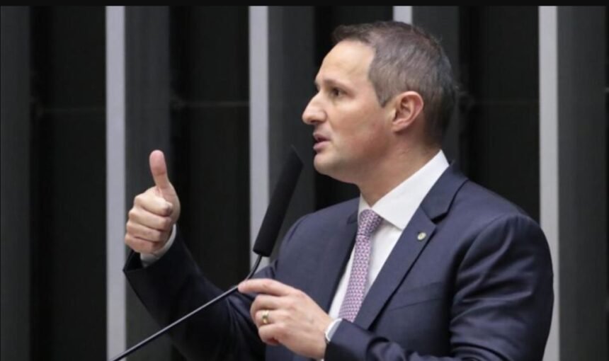 Sob pressão eleitoral, base de Lula recua e Câmara aprova PL Antifacção com penas mais duras