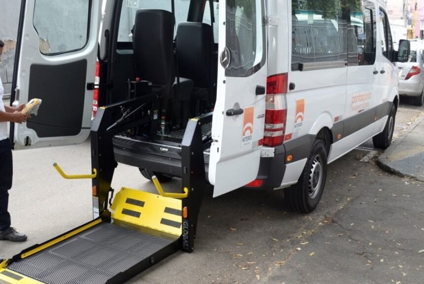 Prefeitura de Niterói deixa pacientes a pé e Douglas Gomes denuncia à Justiça que governo fabrica 'urgências' para dispensar licitações