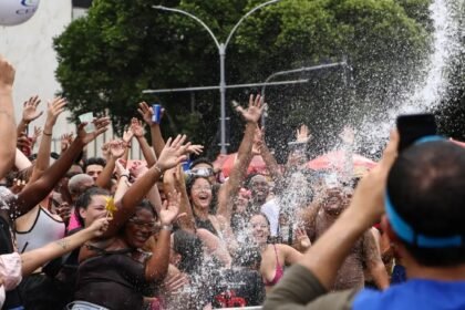 Economia em ritmo de samba: Carnaval deve injetar R$ 511 milhões na Região Metropolitana do Rio