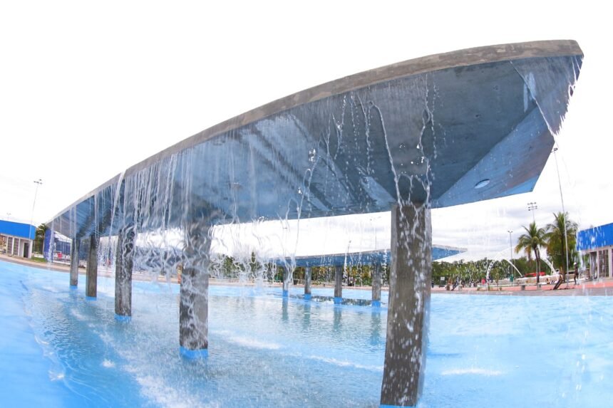 Governo do Estado: Para amenizar o calor, cascata é destaque entre as atrações do Parque RJ Nosso Sonho, em São Gonçalo