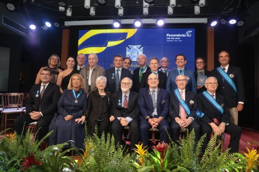 Fecomércio RJ condecora lideranças do estado com a Ordem do Mérito Comercial Estácio de Sá