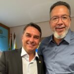 O senador Flávio Bolsonaro (PL/RJ) e o prefeito de Belford Roxo, Márcio Canella: reunião sacramentou candidatura