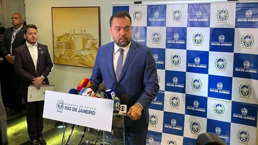 Claudio Castro (PL), em coletiva de imprensa para anunciar sua renúncia. Foto: Cadu Barbosa